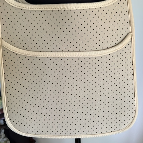 NWT ah-dorned New York perforated neoprene handbag w/strap; color: cashmere. - Picture 4 of 9